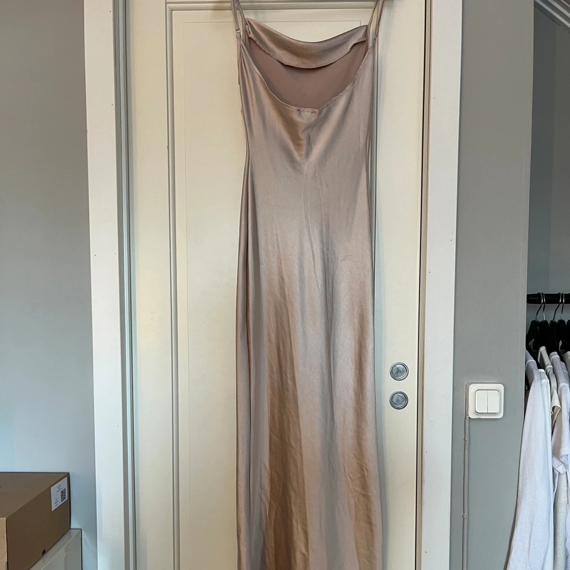 Slike champange balklänning  - 92