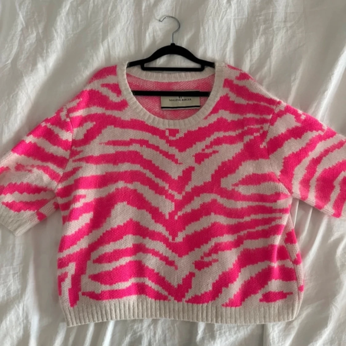 Rosa zebra stickad tröjan!  - 90