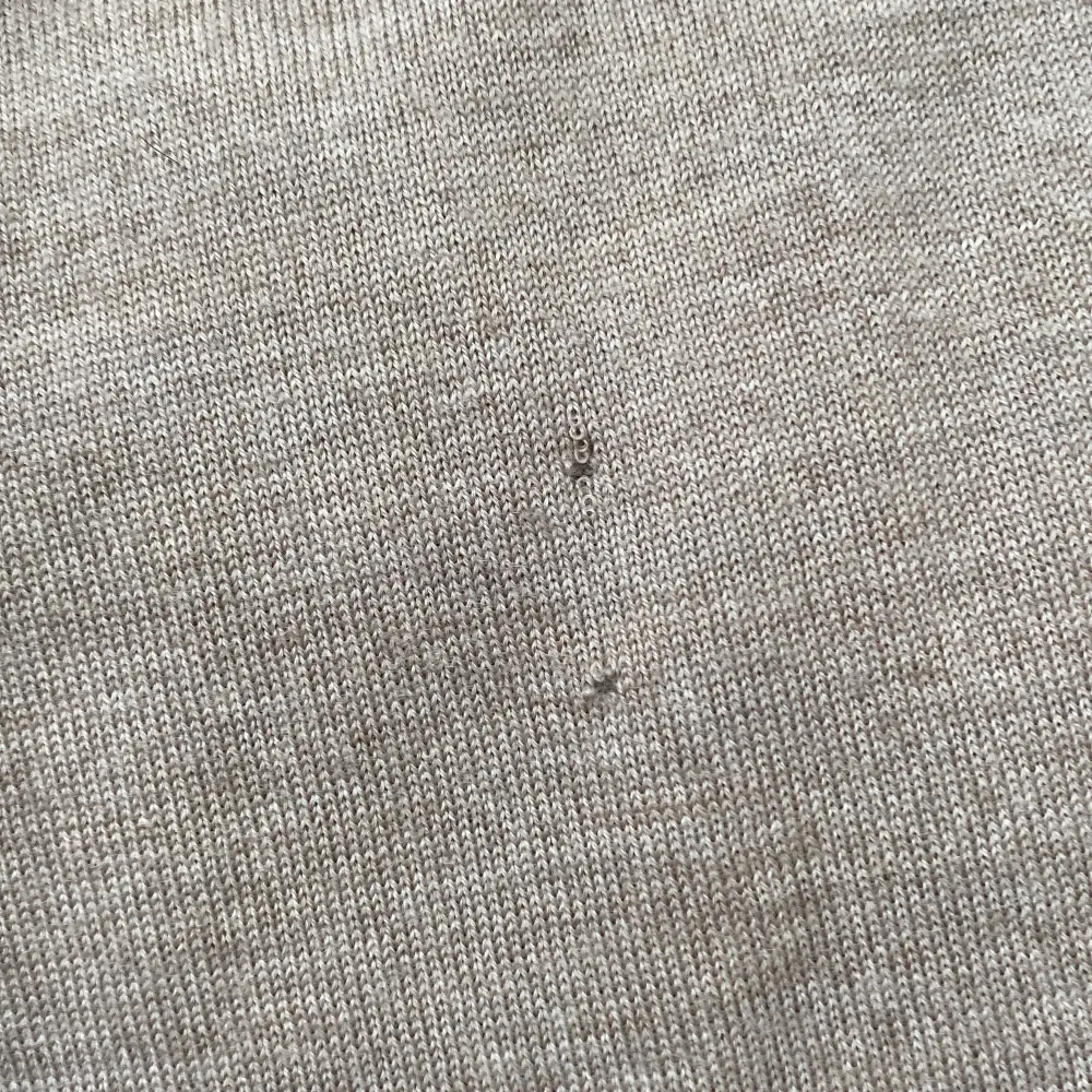 En långarmad pike i okej sick den har små hål i tröjan som inte syns speciellt tydligt Sick 7/10 . Hoodies.