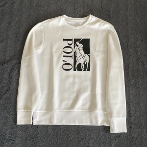 Ralph lauren tröja - Säljer min Ralph lauren tröja 👕för att den en kommer till användning, storlek M, skick 8/10  Pris kan diskuteras vid snabb affär 