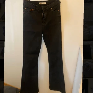 Zara bootcut jeans - aldrig använda Zara bootcut jeans😍 passar inte mig så de kommer inte till användning🙏🏻 