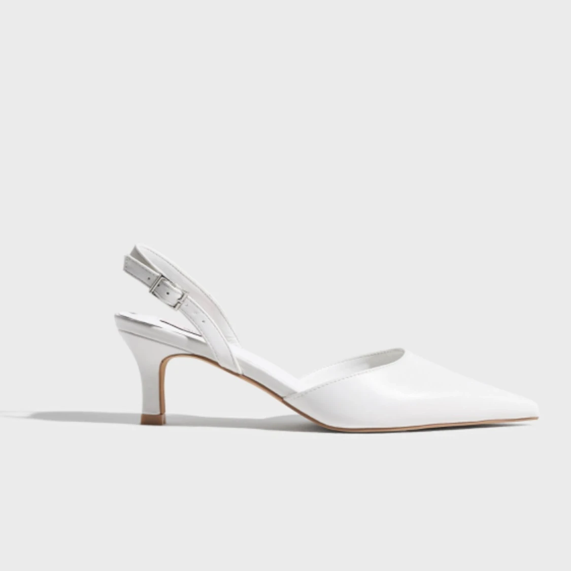 Vita pumps från Nelly strl 38 - 91