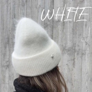 Angora mössa - Jättefin vit mössa i angora från Chosen UF🤍 Endast 150kr😍