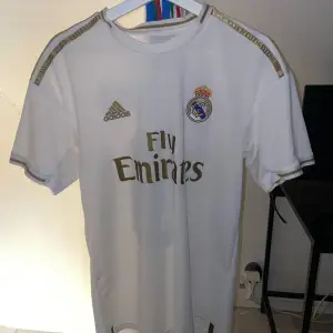 Real Madrids hemma kit säsongen 2019/2020, 9/10 skick. Storlek M