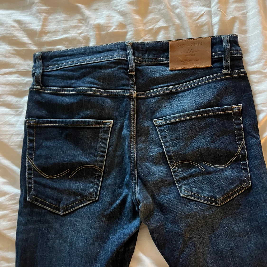 Mörkblå jeans - 1