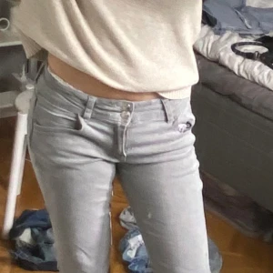 Grå jeans - Superfina gråa jeans från Gina som inte kommer till användning❤️