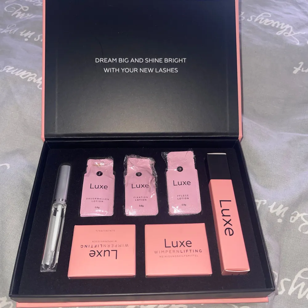 Säljer detta helt nya Luxe lash lift hemma kit, som kan användas 5 gånger. Aldrig kommit till användning då jag inte haft någon som kan hjälpa eller lyckats själv 😂☺️. Skönhet.