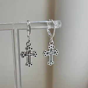 Handgjorda örhängen  - Handgjorda örhängen●Följ :@ekjewelryofficial🤲 ● 💎Material- zinklegeringar ●Örhängeskrokar -rostfritt stål. Nickel fri. Längd -3cm.