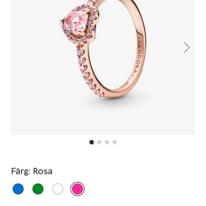 Pandora ring - Säljer denna knappt använda Pandora ringen då den inte kommer till användning. Helt ny som sagt och endast använd några få gånger. Inga defekter. Originalpris 1199kr. Skriv för fler bilder!