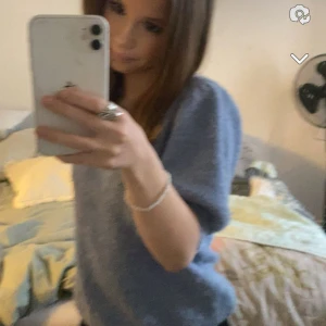 Tröja  - Jätte bra skick, passar bara inte i den färgen 