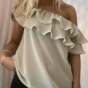 Topp med volang - Sååå snygg till hösten 💞💞💞🤞🏼