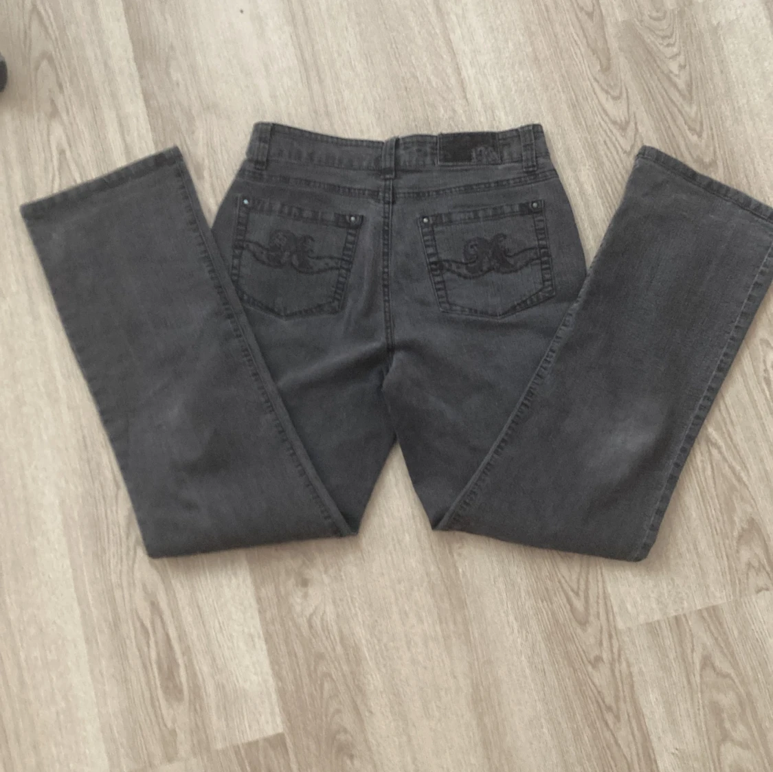 Gråa y2k jeans