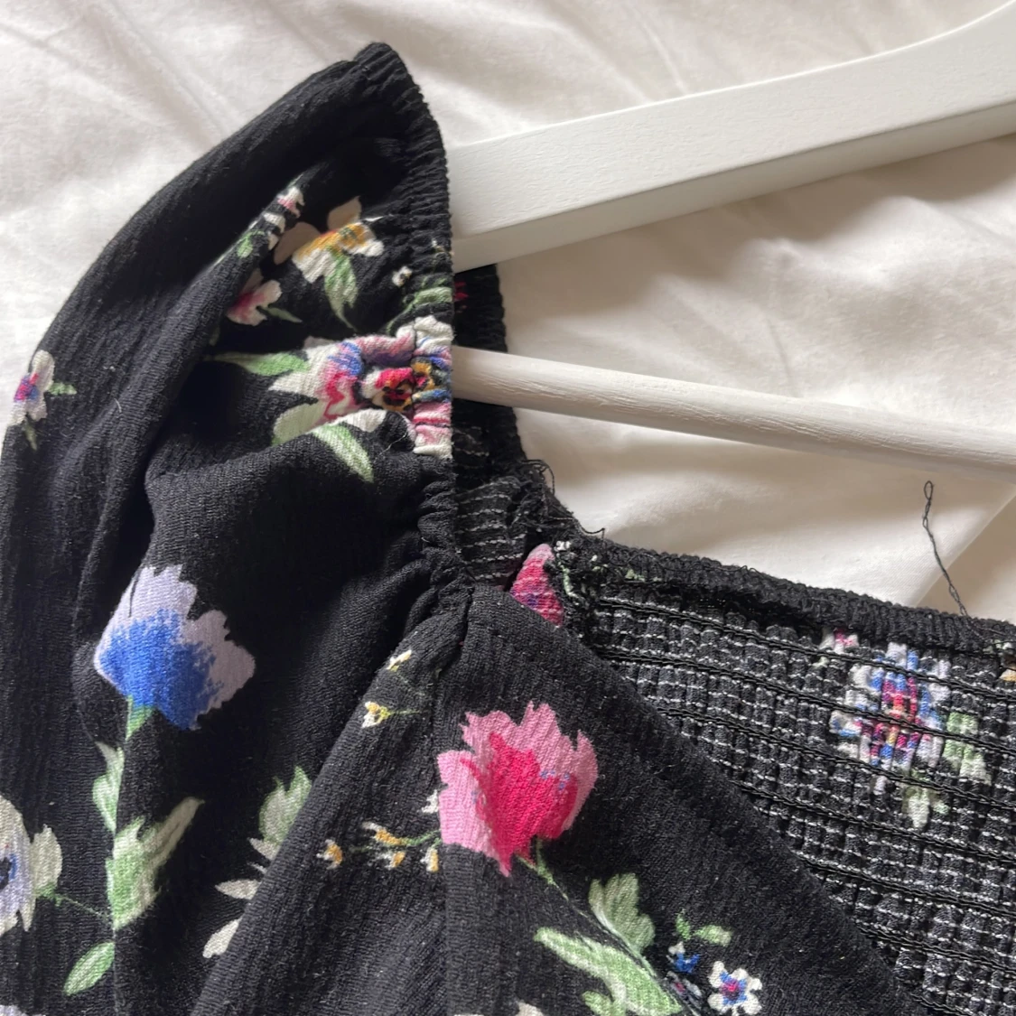 Svart blommig topp med långa ärmar - 93