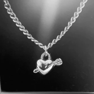 Halsband  - Jättefint halsband, egen tillverkat. Köp ett för 159kr Modell 020