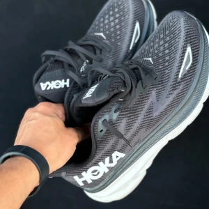 HOKA Clinton  - Mycket bra skick och använd max 4-5 ggr  