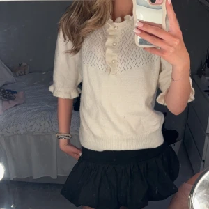 Stickad tröja  - Söt liten stickad t-shirt från Holly & whyte💕