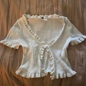 söt kofta - super söt vit kofta som inte kommer till använding 