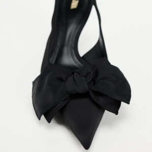 Klackskor zara - Svarta klackar från zara, knappt använda. Skit snygga nu till hösten med spetsig tå😍