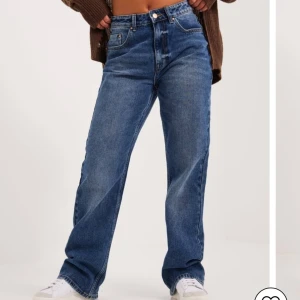 Only JDY jeans  - only JDY jeans mid waist lite baggy🤍 Slutsålda på Nelly