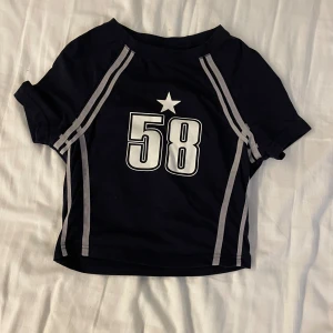 90s topp - Super fin topp! Liten i storleken därför jag säljer