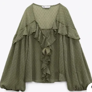 Zara blus - Så fin zara blus som inte längre kommer till användning! Säljs inte längre❤️inga defekter Pris går att diskuteras