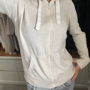 Zip up  - Beige zip up 