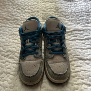 Jorden dunk jeans - Bra skick andvända ungefär 5 gånger Lite stora i storleken passar 39,5