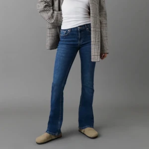 low waist bootcut jeans Gina Tricot  - Jeans från Gina Tricot i storlek 32. Dom är i nyskick.