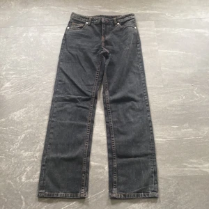 Jeans  - Stl 36  Dividedi jeans  Ny skick  