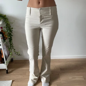 Kostymbyxor  - Fina kostymbyxor som knappt är använda från stradivarius 