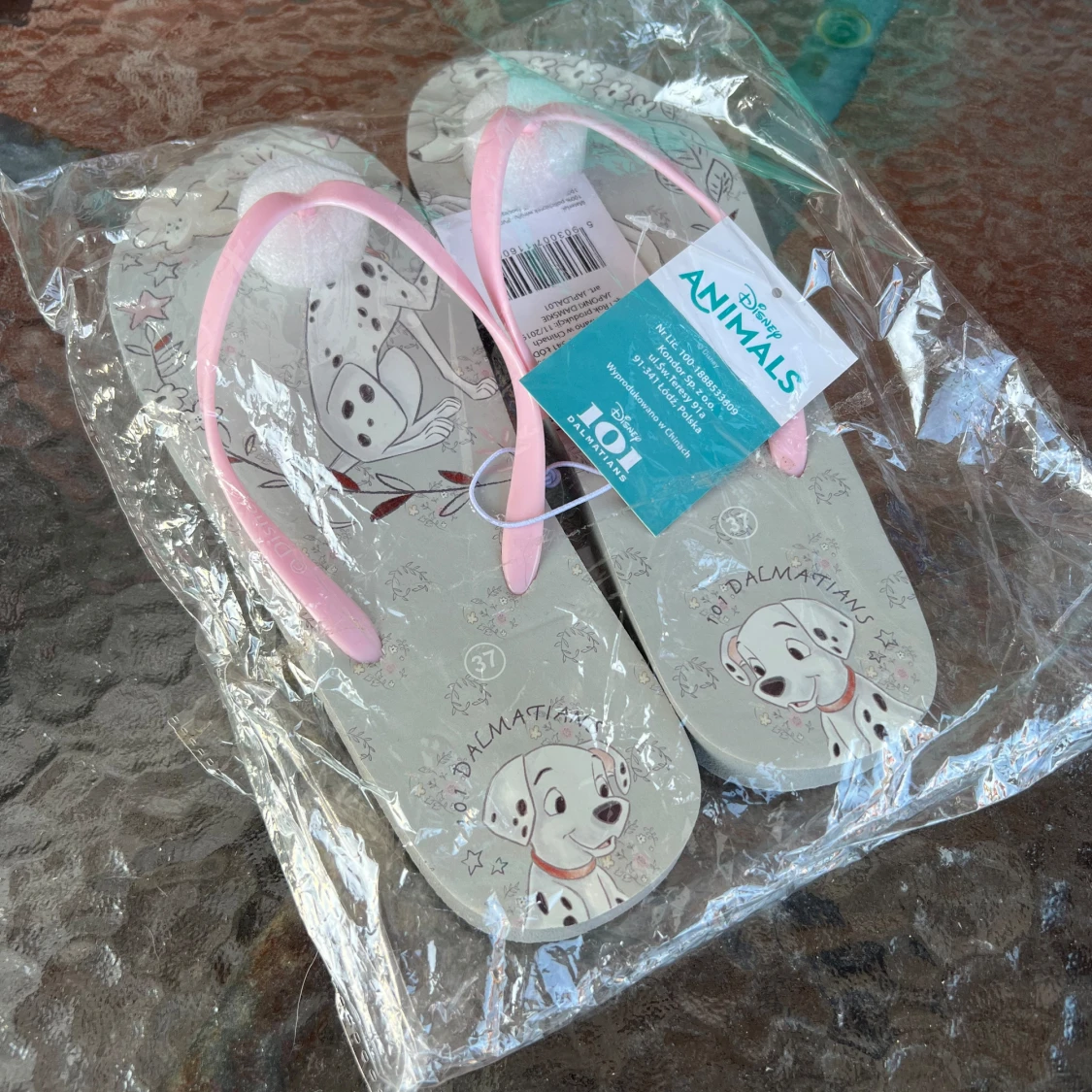 Nya Disney flipflop med 101 dalmatinerna motiv :) Strl 38