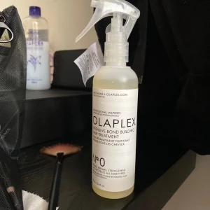 Olaplex  - Säljer denna Olaplex Bond building nr 0 jätte bra men har två så säljer denna gör ditt hår starkt och friskt. Nypris kostar 359 men säljer för 200 