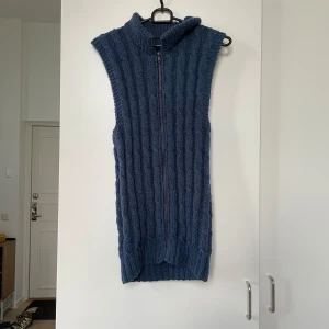 Väst secondhand  - Vintage fynd Väldigt lång väst 100% ull