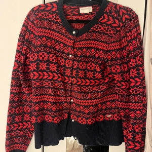 Jul kofta  - Bra skick och är knappt använd  Pris går att diskutera 💕🙌