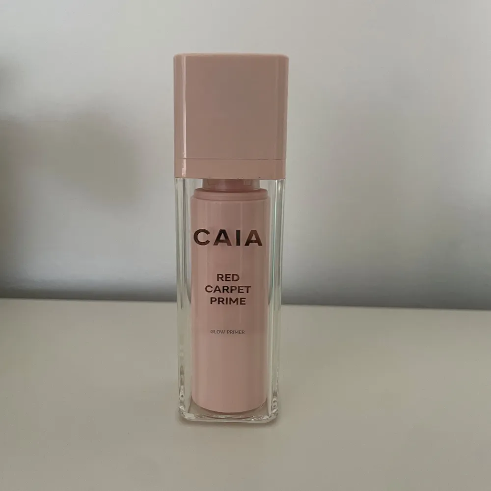 Säljer en CAIA Red Carpet Prime i färgen light to medium. Endast testat en gång på handen och säljer därför jag köpte för färg. Original pris är 325kr men jag säljer för 210kr! Skriv om ni har frågor💕. Skönhet.