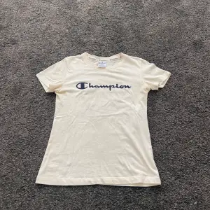 Vit basic t-shirt från Champion