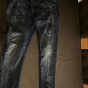 Dsquared2 ICON jeans - Dsquared2 ICON jeans i storlek 52 som är i fint skick, priset går att diskuteras