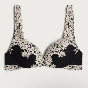 intimissimi bh - så fin svart push up intimissimi bh som endast är använd en gång❤️ skriv vid funderingar, pris går att diskuteras💘💘nypris 619kr