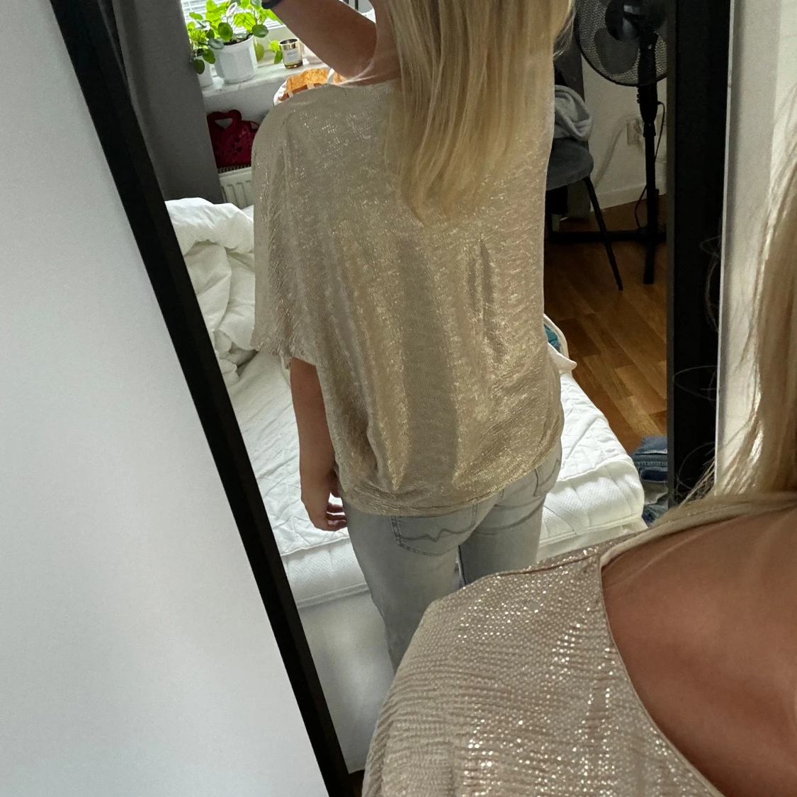 Guldig glittrig topp - 91