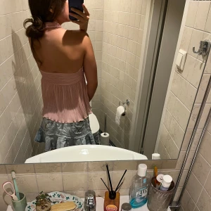  Jättesöt blus från Zara -  Minns inte hur mycket kostar men ska sälja för 300 Kr aldrig använt och vill sälja💗