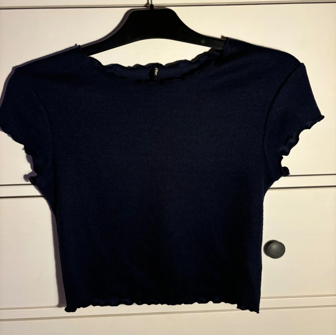 Mörkblå crop top i strl M