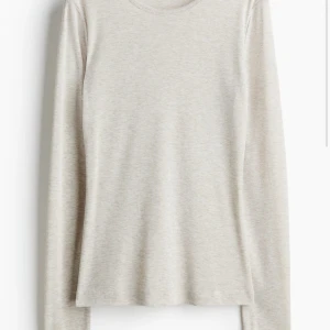 Beige tröja  - Aldrig använd, helt slutsåld 