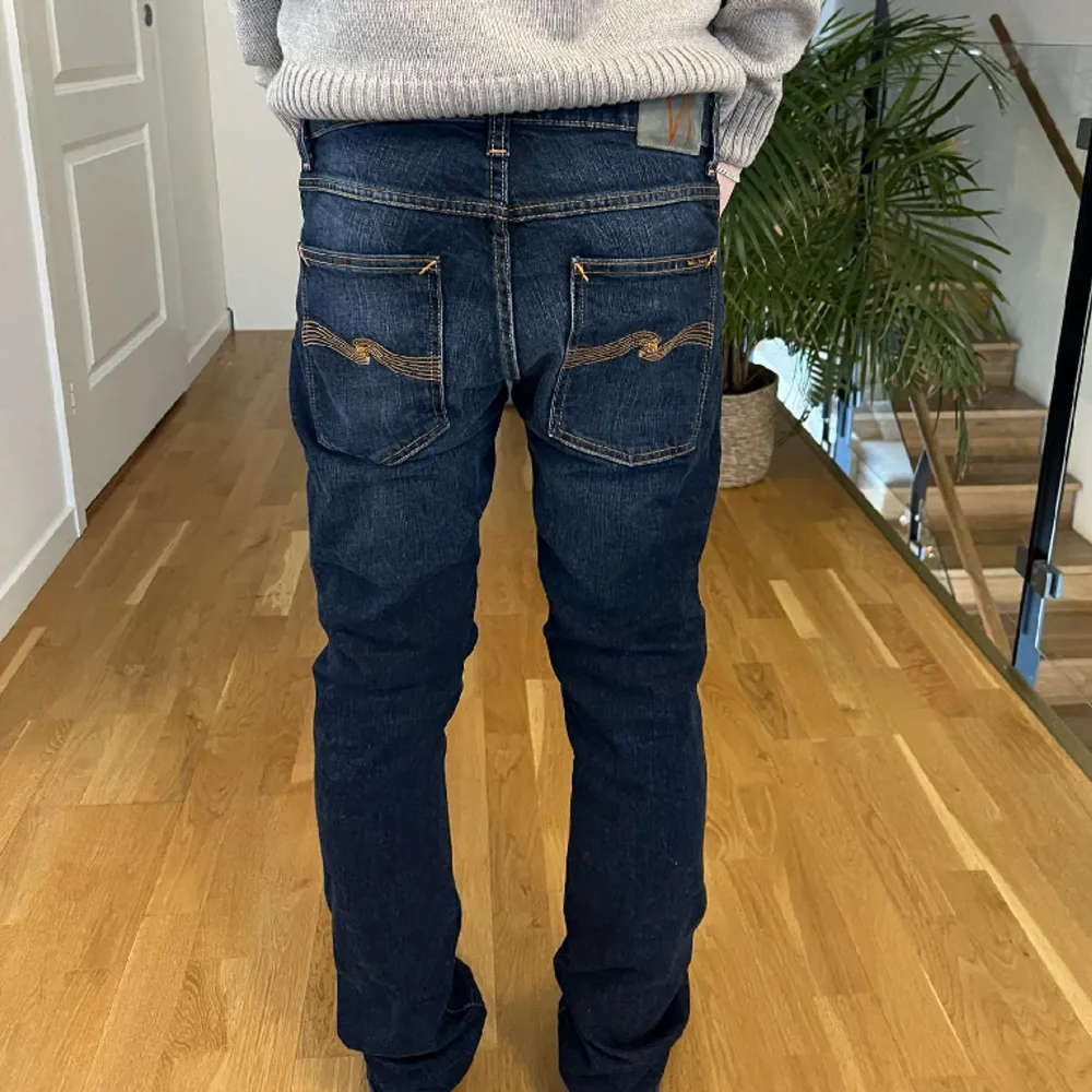 Tjena, säljer ett par riktigt feta nudie jeans storleken är 31/32, modellen är 177 cm lång och väger 63 kg, skriv om ni har frågor!. Jeans & Byxor.