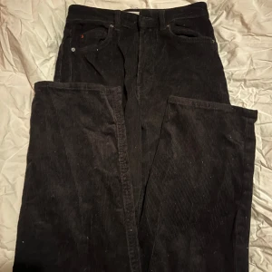 Manchester byxor - Endast använda ett par ggr perfekt skick! Strl 36 ifrån hm