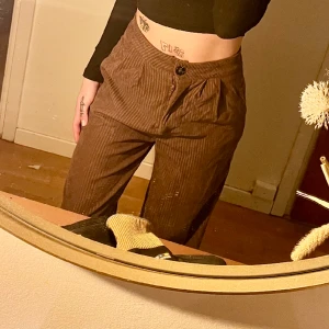 Snygga Manchester byxor  - Superfina och sköna manchesterbyxor i strl s. Jättefint skick, 