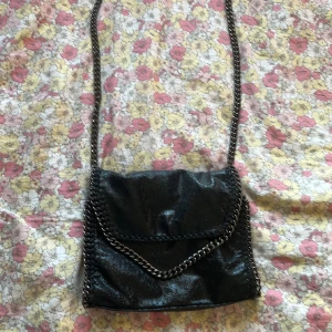 Liknande tiamo väska. - En väska som jag köpte här på plick. Liknar tiamo väskan väldigt mycket.