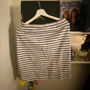 Randig kjol - En randig kjol från holly & whyte  Bara testad aldrig kommit till använda tyvärr. 