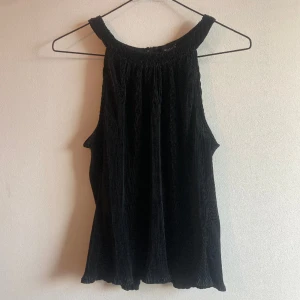 Festtopp  - Superfin och välsydd topp i mycket bra skick💕