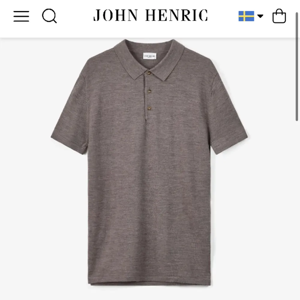 John Henric Pikétröja merino Kortärmad pikétröja i 100% merinoull.  Tröjan har tyvärr krympt i tvätten är nu en liten XS  istället för S.  Köpt för 899:- Säljer den därför billigt.   . T-shirts.