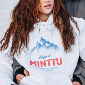 Hoodie Minttu - Säljer min Minttu hoodie, knappt använd. Stl M🤍